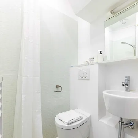 Appartamento Charming 1p Near Av Montaigne Parigi