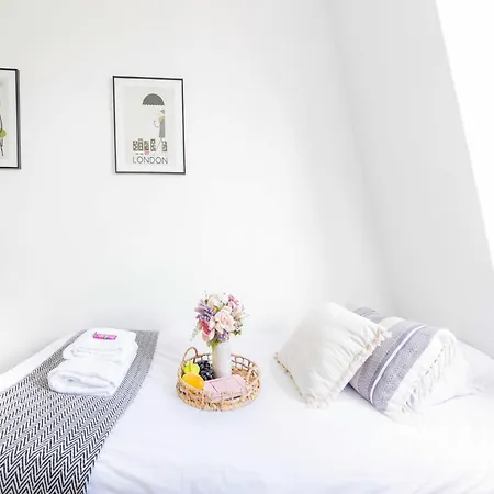 Charming 1p Near Av Montaigne * Parigi