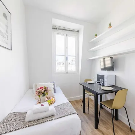 Appartamento Charming 1p Near Av Montaigne Parigi